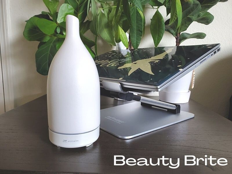 beautybrite's tweet image. When I saw the minder® Laptop Tower Stand from obVus Solutions, I knew this would be perfect!

Read the full article: Create A Comfortable Workspace
▸ lttr.ai/rq5Q

#ComfortableWorkspace #Aromatherapy #LaptopTowerStand