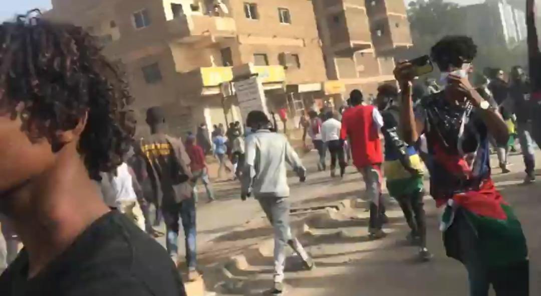 Partof3bdudes's tweet photo. 🔴الطالب عبدالرحمن صابر محمد فرح مفقود من الأمس في #مليونية17يناير و لم يتم التعرف عليه حتى الآن في الأقسام داخل مدينة الخرطوم.
لمن يتعرف عليه او على حاله او مكانه يساعدنا في الوصول ليه .
عبدالرحمن نتيجة قبوله للجامعة طلعت اليوم ..ربنا يجمع بيه في القريب . https://t.co/JgfEAOmDlF