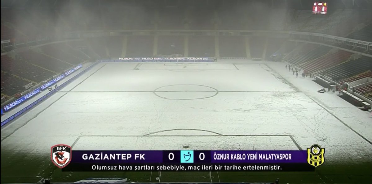 İlk yarısı 0-0 biten maçta 2. yarı olumsuz hava şartları sebebi ile ileri bir tarihe ertelendi..
#GFKvYMS
 #Gaziantep
 #Malatya