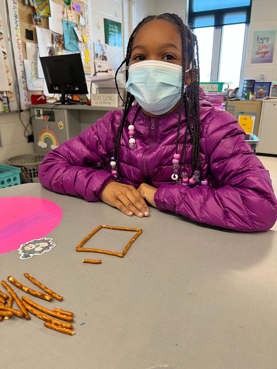 dist126_hg's tweet photo. Hands on Math for our Geometry Unit with Ms. K’s class!   #weare126 #hg_126 #hornetstrong @dist126_hg @dist126 https://t.co/8TDRJmjmeJ