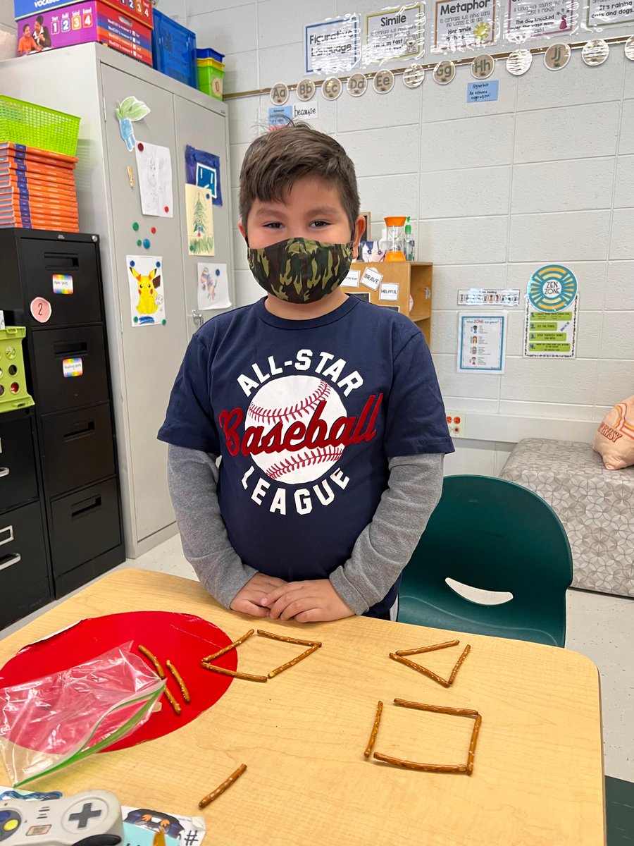 dist126_hg's tweet photo. Hands on Math for our Geometry Unit with Ms. K’s class!   #weare126 #hg_126 #hornetstrong @dist126_hg @dist126 https://t.co/8TDRJmjmeJ