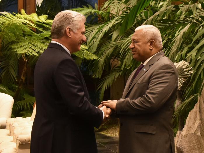 Deseamos al primer ministro de Fiji, Josaia Voreqe Bainimarama, una pronta recuperación de su salud. Desde #Cuba recordamos cuando nos honró con su visita y sus aportes a los lazos de amistad y cooperación entre ambas naciones.