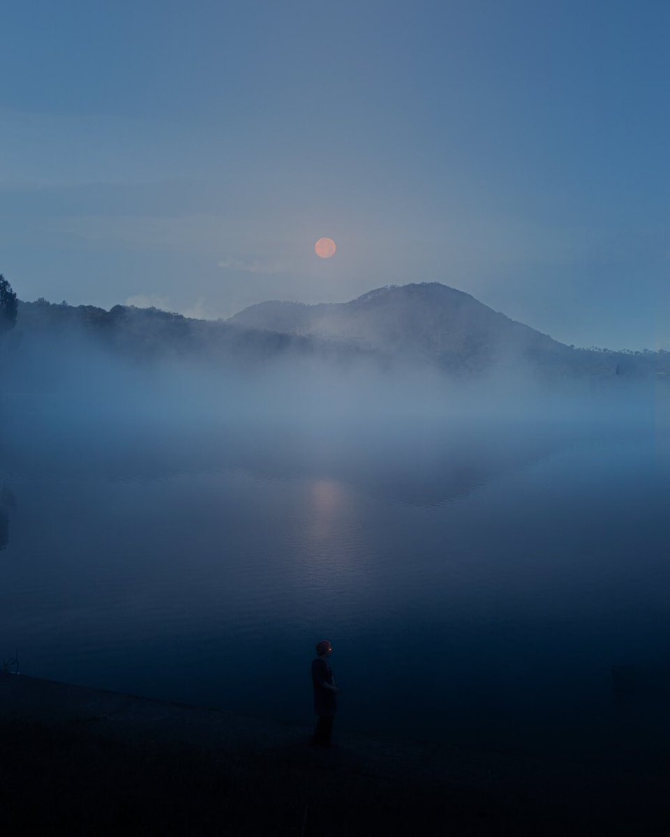 trungbaotr's tweet photo. blue is the color of endless inspiration https://t.co/oCLpuFQ2Ow