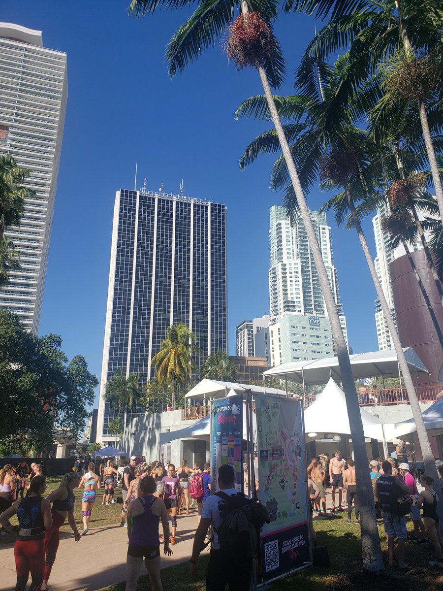 UMiami_PMR's tweet photo. Great opportunity this past weekend to help provide medical coverage for athletes participating in @wodapalooza CrossFit festival! #sportsmedicine #physiatry #wodapalooza #CrossFit https://t.co/mLkzs7bEWO