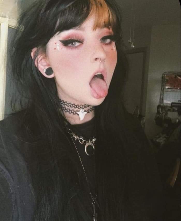 Daark_s's tweet photo. 🖤😛 https://t.co/B6T3KspPwB