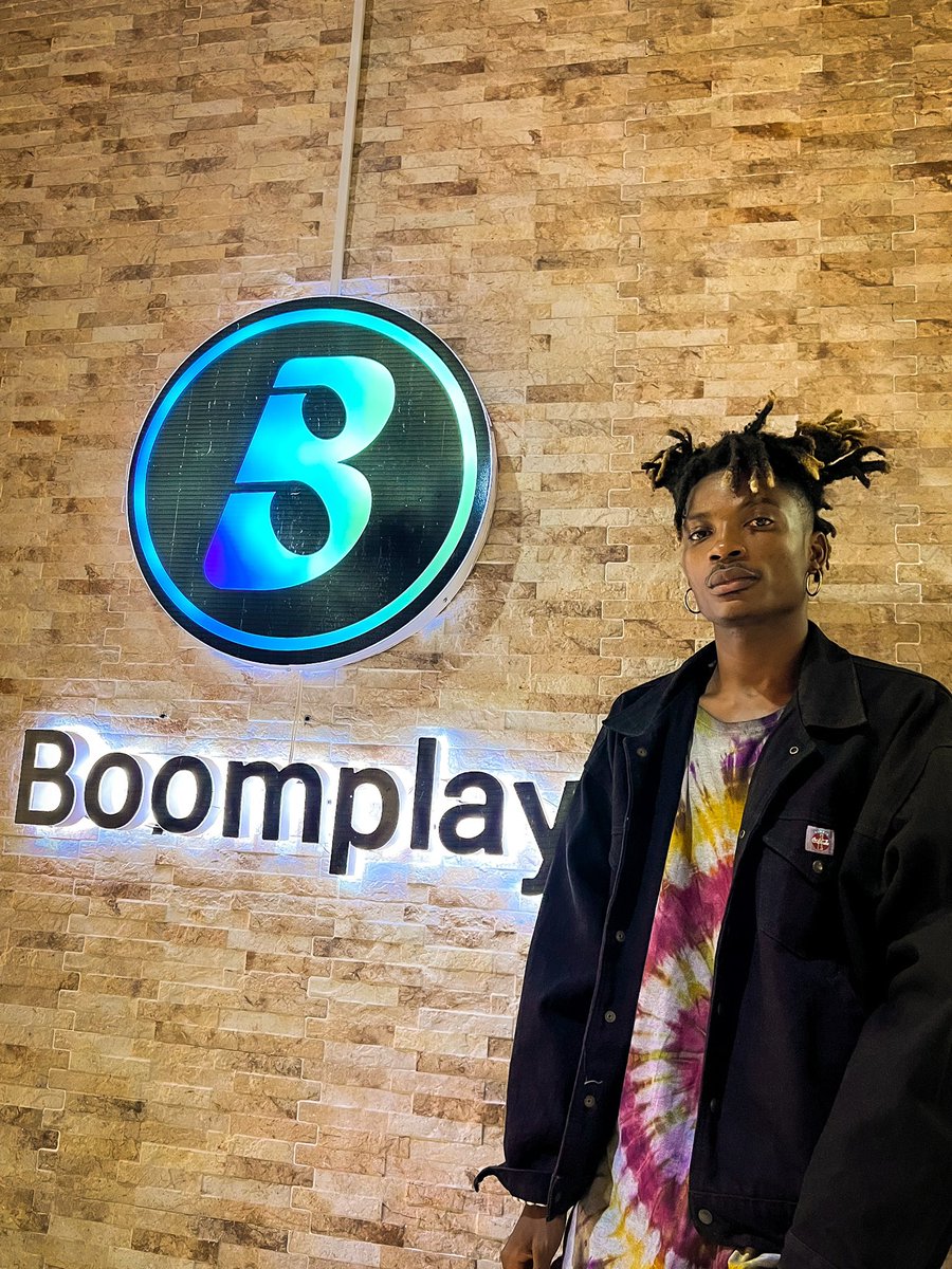 chief__one's tweet photo. Thanks to @BoomplayMusicGh for the support. Was nice meeting in person today. I’m grateful. Y’all my fans go stream my songs on #Boomplay 😇🙏🇬🇭

Stream Here: https://t.co/JDxhlWKoq8 https://t.co/O3N5FkGttE
