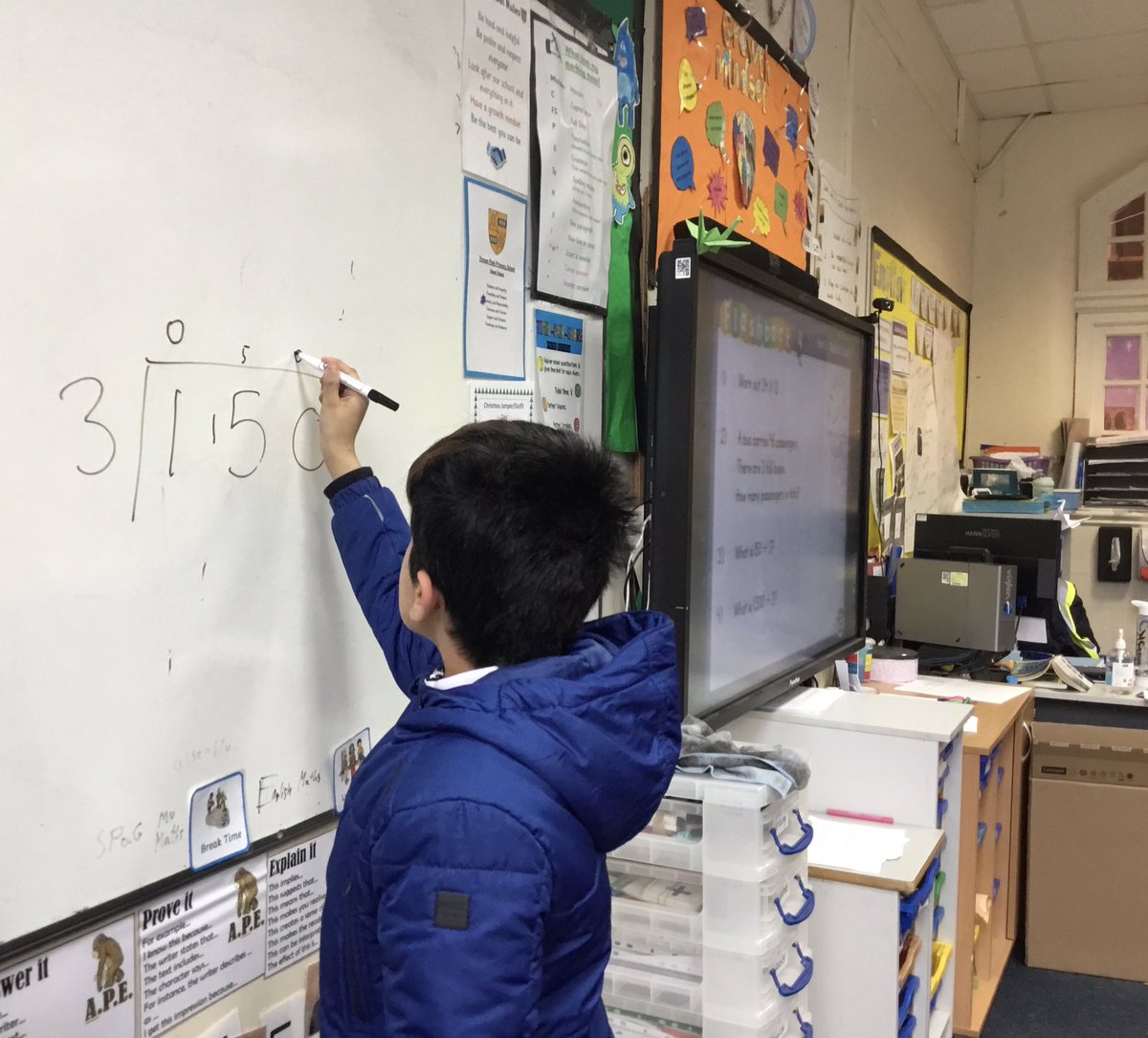 Vernon56KS2's tweet photo. Mrs Calhoun’s maths group gave been taking it in turns to be ‘maths masters’ today. We have used rally coach to talk our partners through the steps of long multiplication and short division. Ask us to tell you the steps. #vppmaths https://t.co/2LlwWQ8q8Z