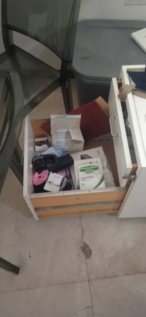 nelsonbocaranda's tweet photo. Por 5a. vez consecutiva vez el hampa margariteña penetra en la modesta sede de @SenosAyuda en Porlamar y se roban computadoras, pelucas y medicinas. Lo tanto cuesta conseguir a la Fundación sin fines de lucro desaparece en segundos, privando a las margariteñas de un apoyo vital. https://t.co/SfMN8YC63M