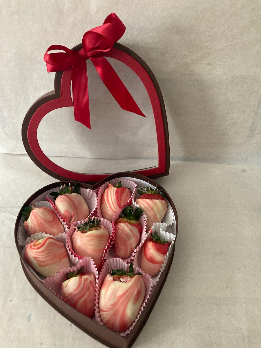 ItsSeriousChoc1's tweet photo. Fresh Dipped Strawberries #ValentinesDay2022 #sweetheart #Chocolate #gourmetchocolate #specialgift https://t.co/TyotCNARwT