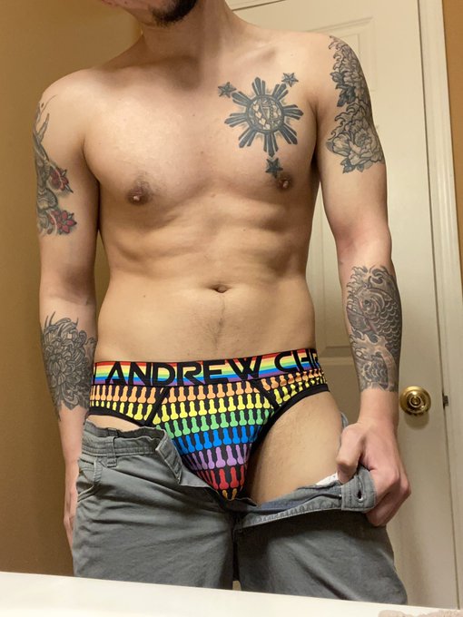 3 pic. Got cocks on my mind ??? #contentcreation #abs #allnatural #accountant #onlyfans #onlyfanscollege