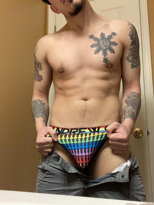 1 pic. Got cocks on my mind ??? #contentcreation #abs #allnatural #accountant #onlyfans #onlyfanscollege
