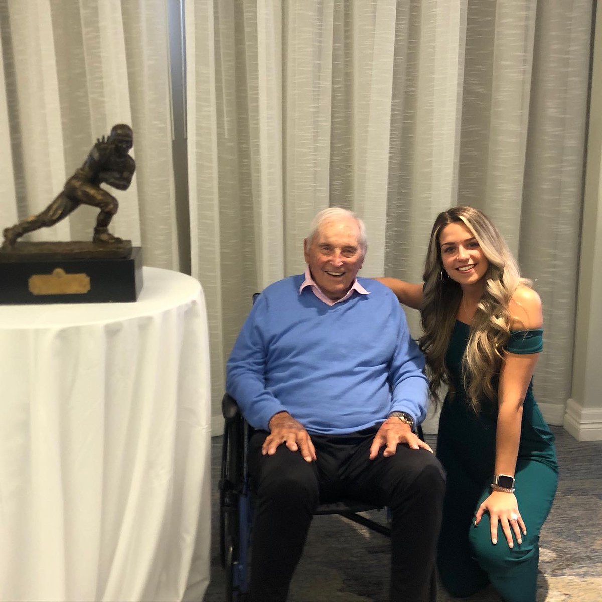 IBenkovski's tweet photo. What an incredible night getting to spend time with legends like these two special people. 
Tim Tebow and 
Oldest living recipient of the Heisman: John Lujack 
@TimTebow is truly an inspiration for all humans. https://t.co/xfuxdFRGo4