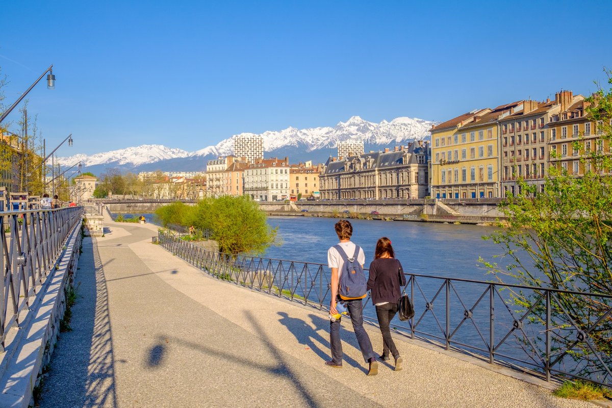 Pollutec 2025 (@pollutec) on Twitter photo La <a href="/VilledeGrenoble/">Ville de Grenoble</a> a été choisie par l'Europe pour incarner en 2022 la Capitale Verte de l'#Europe des transitions 🇪🇺
Déroulez ce tweet pour découvrir les raisons de cette nomination ⤵️ La <a href="/VilledeGrenoble/">Ville de Grenoble</a> a été choisie par l'Europe pour incarner en 2022 la Capitale Verte de l'#Europe des transitions 🇪🇺
Déroulez ce tweet pour découvrir les raisons de cette nomination ⤵️