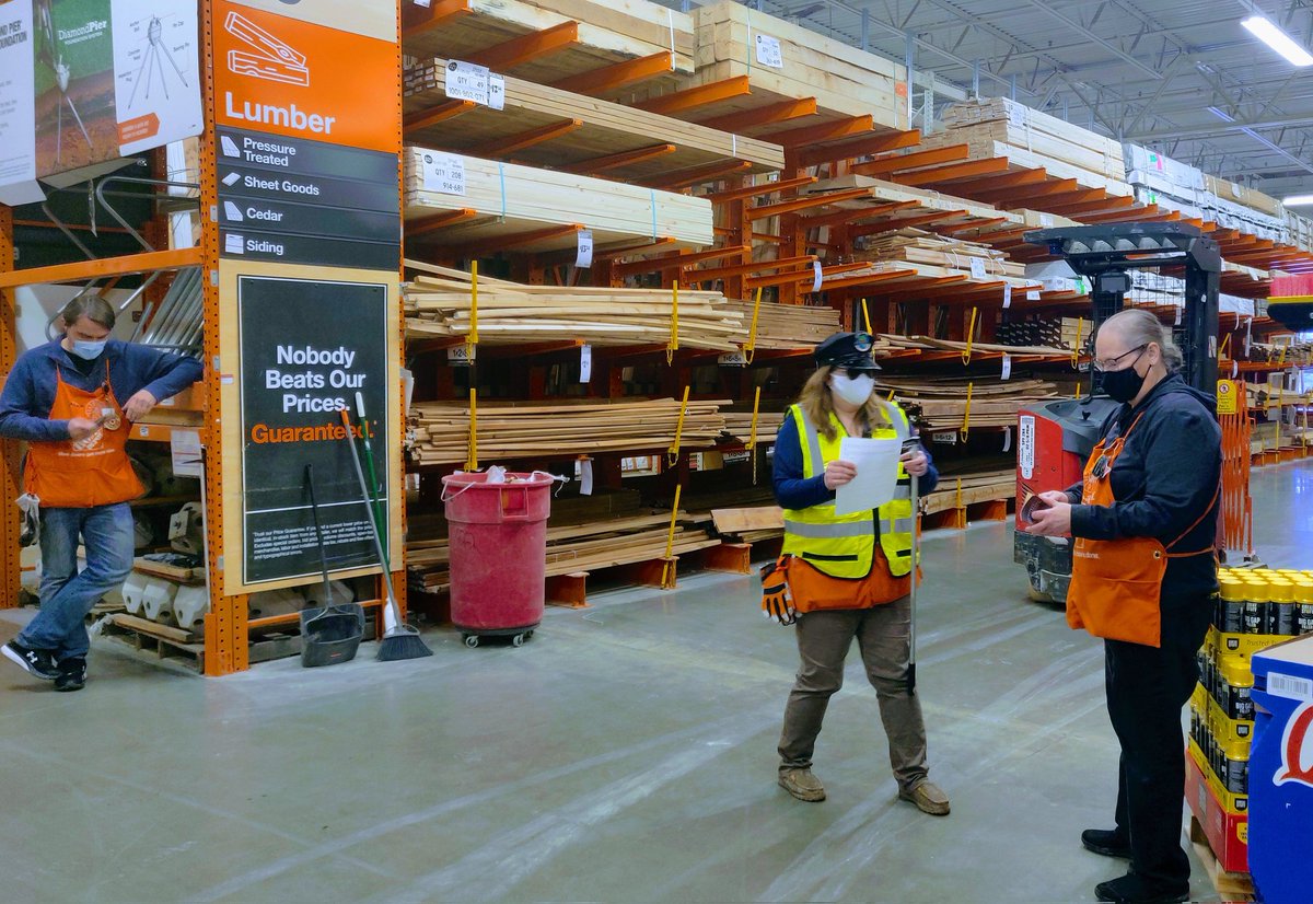 IFS (In Focus Safety) Agent Brenda Hoffman on duty and checking passports! Better have yours ready! <a href="/BrendaH36992250/">Brenda Hoffman</a> 
#thecello