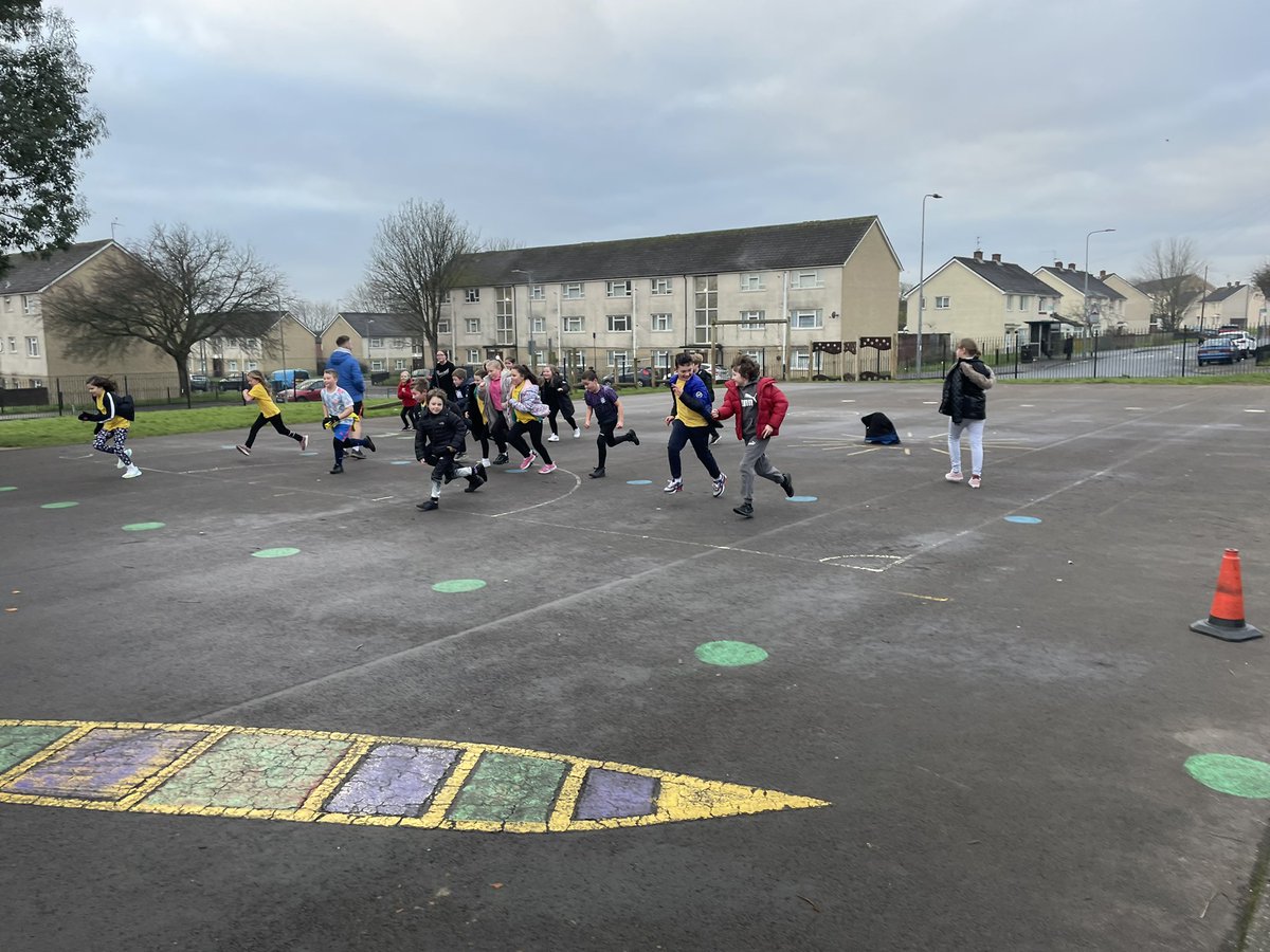 MissGwynPYP's tweet photo. Diolch Mr Morgan o Fro Edern am y sesiwn rygbi heddiw! Bl.4 wir wedi mwynhau 🏉 https://t.co/pMR7zSKm8K