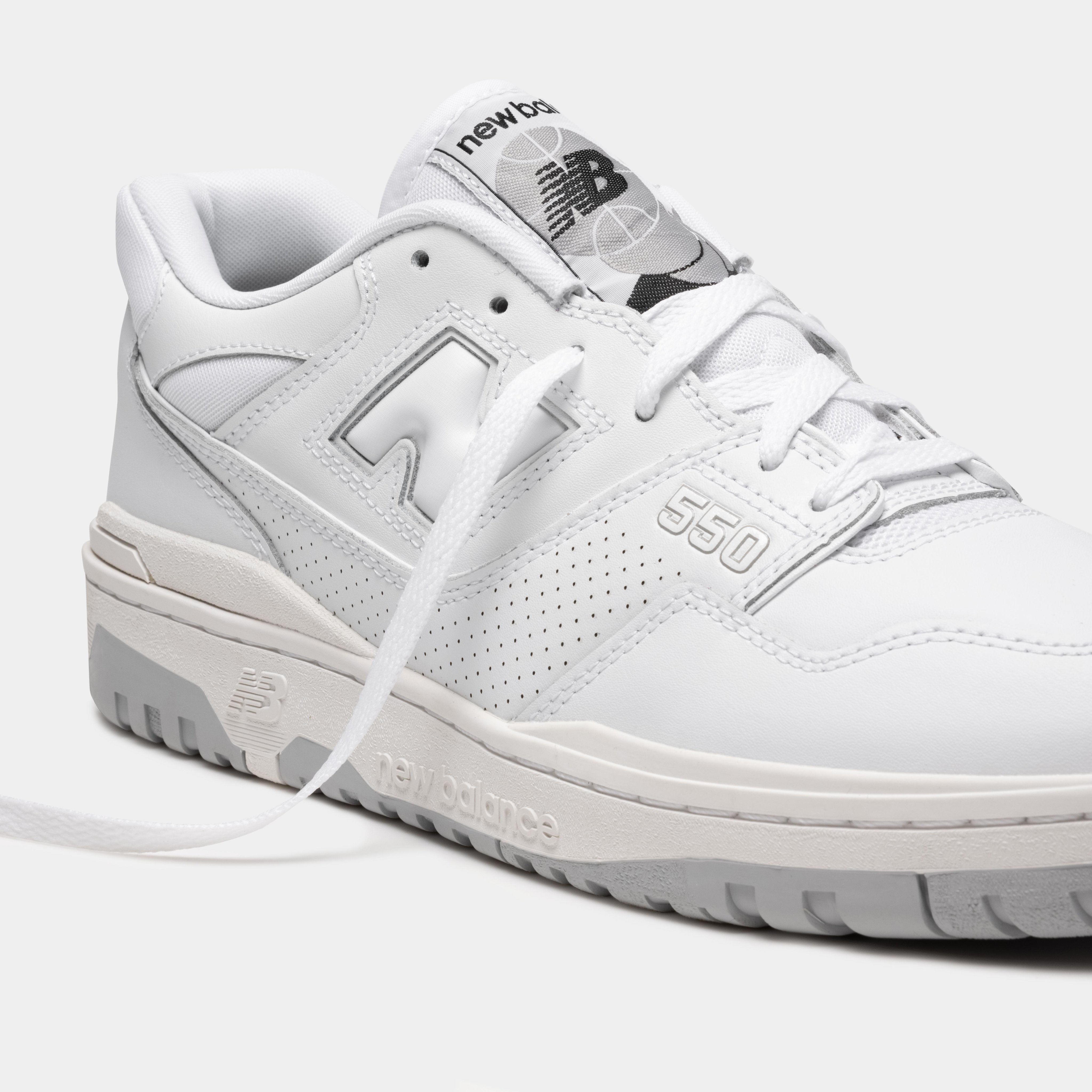Foot Locker on "Modern Classic. #Newbalance 550 launches 1/21 in a crisp all-white colorway. Reservations are now open via the Foot App. https://t.co/NdHo0xSASI" / Twitter