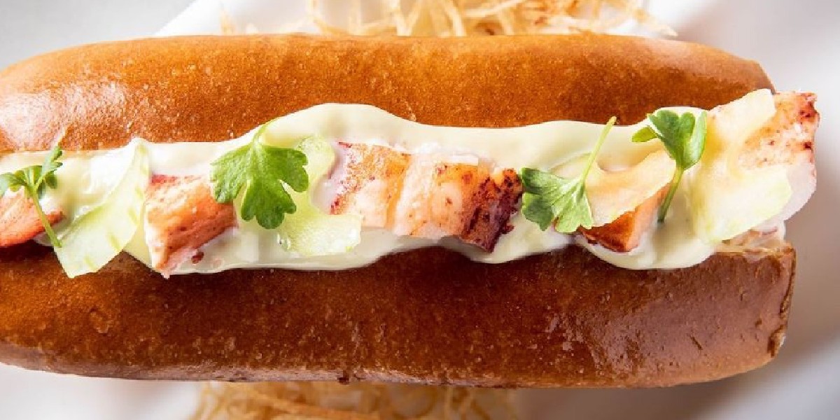 You deserve lobster for lunch. #BarMar by <a href="/chefjoseandres/">Chef José Andrés 🕊️🥘🍳</a> is open at 11 AM, Monday–Friday. Book now: fal.cn/3lq33.