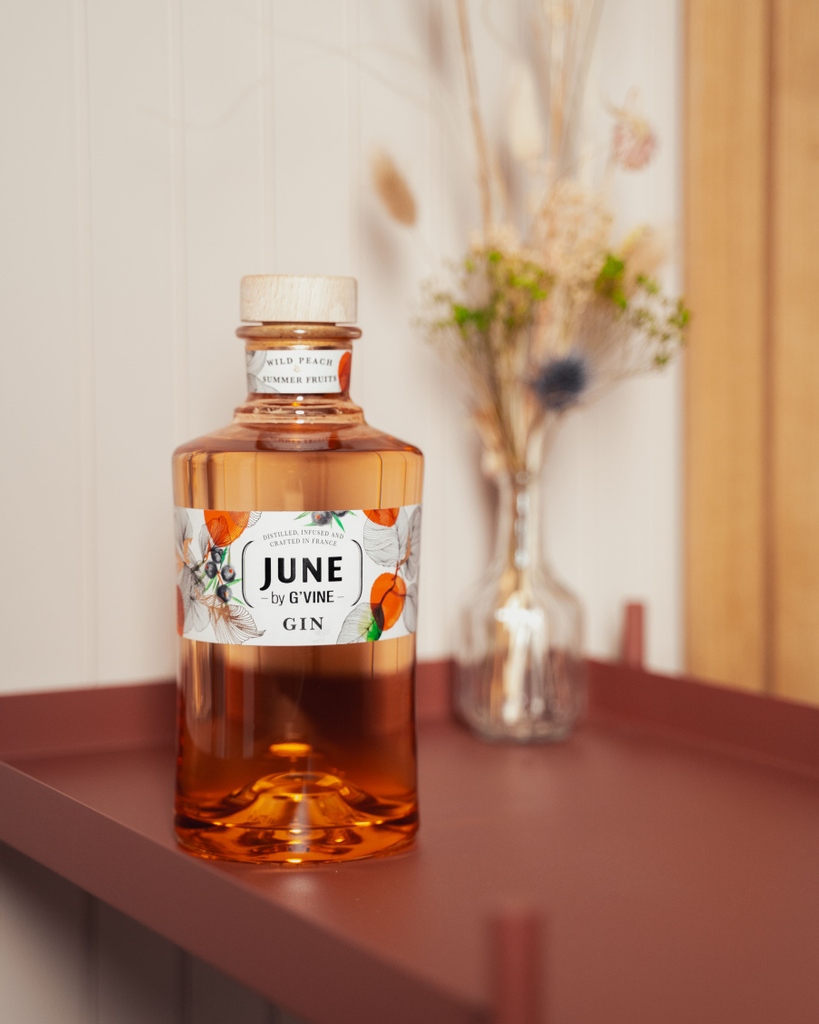 JuneGinLiqueur's tweet photo. Looking for something fresh, fruity and gluten free? 
Try a June gin!

#JuneByGVine #ForeverInSummer #JuneGin #JuneWildPeach https://t.co/z1EnmHbrcy