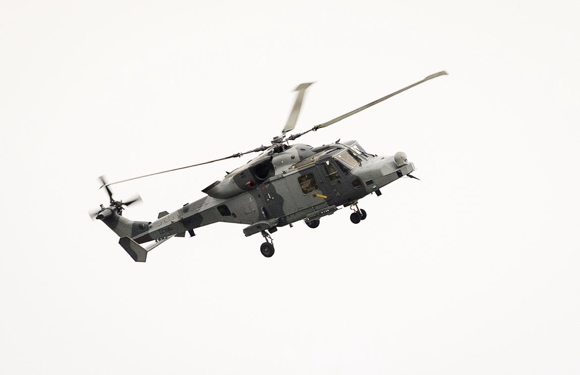 It’s all eyes to the sky this afternoon as @HMS_Collingwood welcomed a Wildcat from @1_Regt_AAC which touched down on our parade ground during a training exercise. Very impressive to witness. 

#aviationrecce