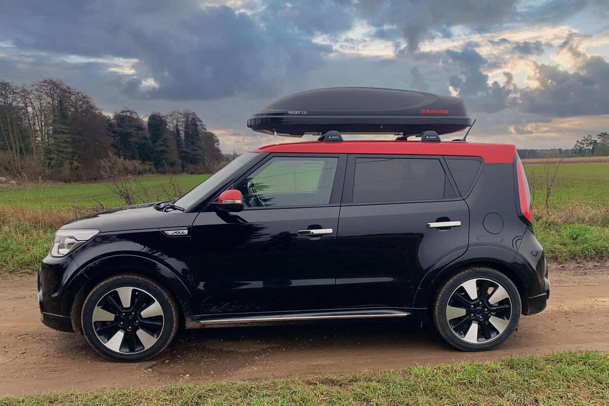 roofbox_company's tweet image. One of our amazing customers has just sent over these images of the Kamei Husky 330 black attached to Yakima Flush bars on their Kia Soul, and we’re loving the coordinated look! Match made in roof box heaven? We think so! 😇🙌
#RoofBoxCompany #kamei #yakimaracks #kiasoul