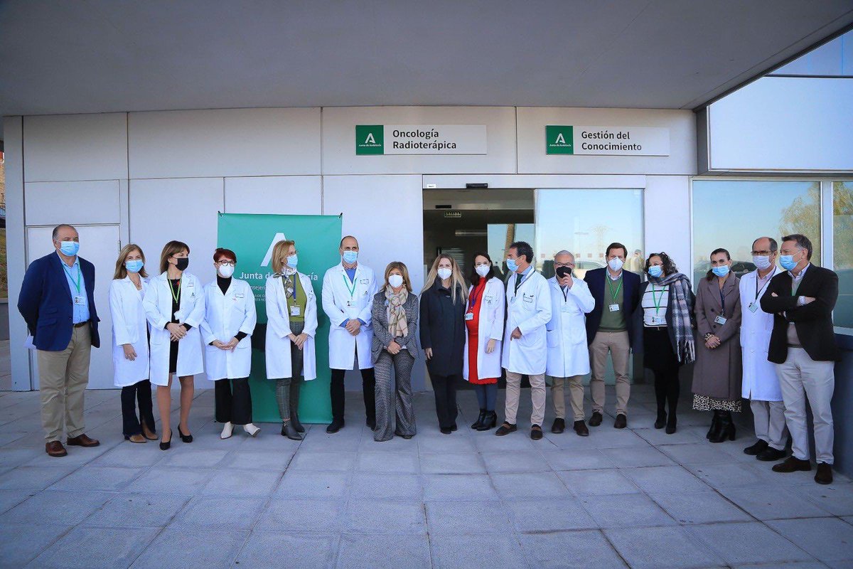 ags_nortecadiz's tweet photo. Visita al Hospital Universitario de Jerez de la Delegada de Gobierno, Ana Mestre y Delegada De Salud, Isabel Paredes con el Gerente, Miguel Ángel Ortiz y el Equipo Directivo del AGS de Jerez, Costa Noroeste y Sierra de Cádiz. https://t.co/gtEVnPeM7q