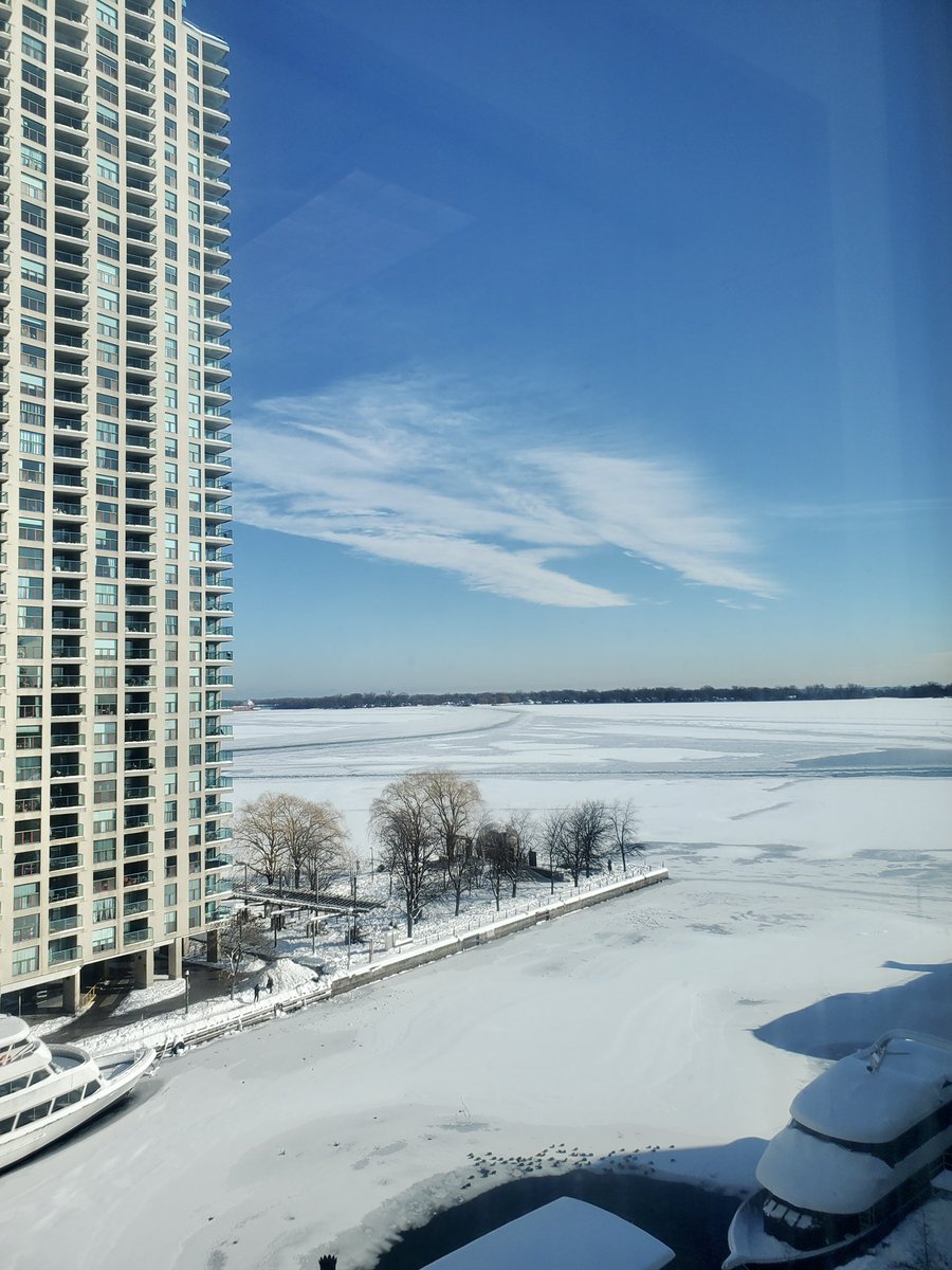❄️❄️❄️

#FrozenLake #LetItSnow #OfficeView #PhotoOfTheDay