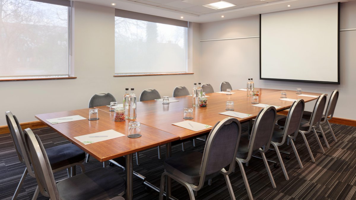 𝑾𝒐𝒓𝒌 𝒊𝒏 𝒔𝒕𝒚𝒍𝒆 𝒂𝒕 𝑯𝒐𝒍𝒊𝒅𝒂𝒚 𝑰𝒏𝒏 𝑬𝒂𝒔𝒕𝒍𝒆𝒊𝒈𝒉! 💼 
We have a range of adaptable meeting rooms to suit your needs. 💻 📊 
Explore our spaces → bit.ly/3mZ6O2j
#Southampton #Eastleigh #IHGBusiness #Business #Meetings