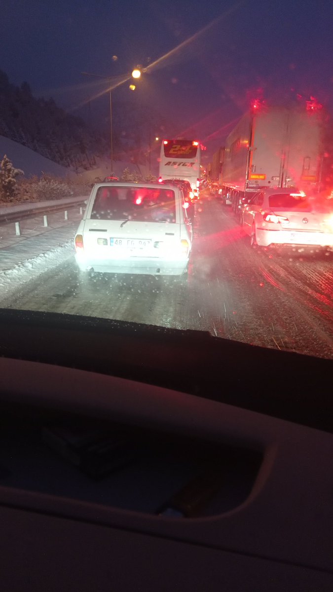 Adana Niğde Ankara otobanı anlık durum, Dünya kadar para ödüyoruz ama hiç bir önlem hiçbir tedbir yok.Bu kadar sahipsiz olmamıştı bu ülke.<a href="/KarayollariGM/">Karayolları Genel Müdürlüğü</a> <a href="/nihatsirdar/">Nihat Sırdar</a>