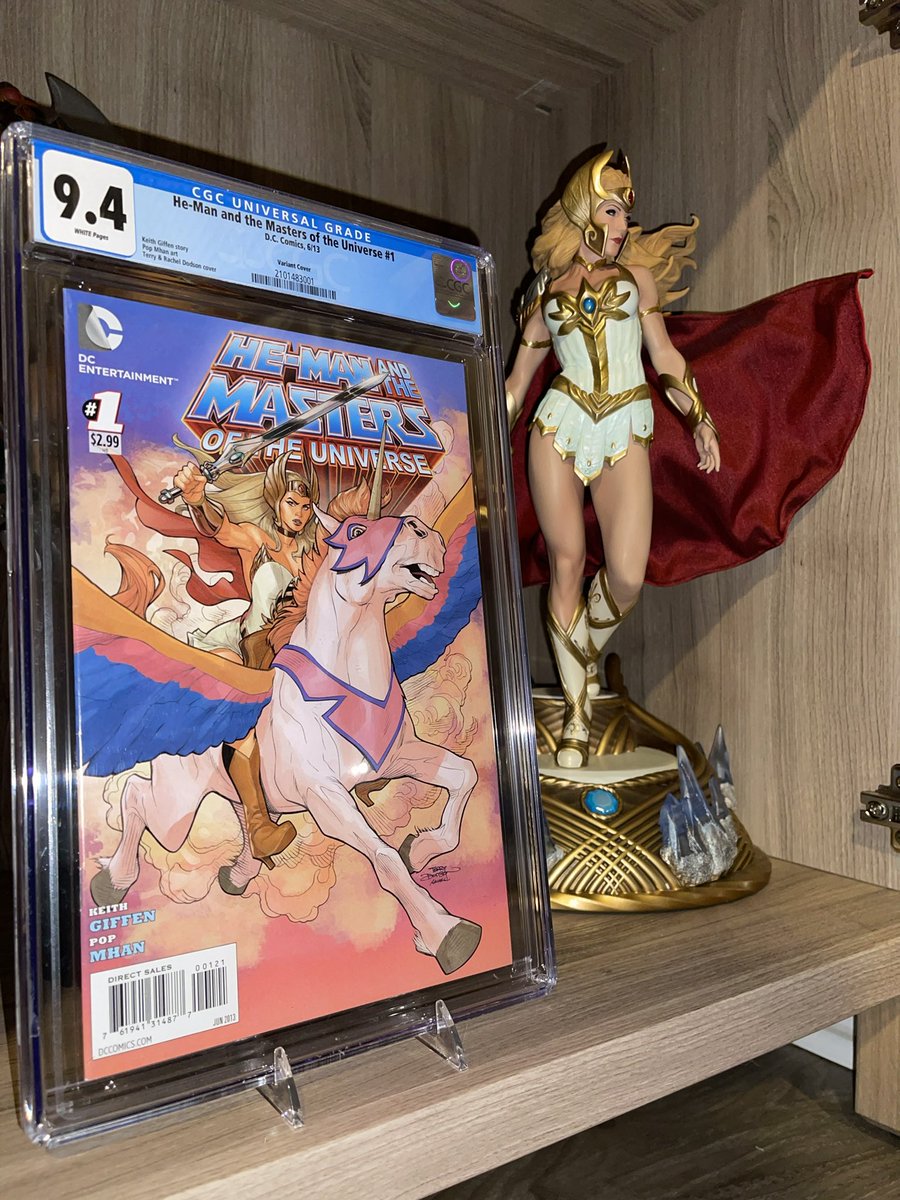 Todays #TopVariantTuesday is a very special one. I’ve been after the #SheRa #variant by #terrydodson since it came out almost 10 years ago. Patience paid off well. 

#Adora #PrincessOfPower #CrystalPalace #ForTheHonorOfGreySkull #Horde #Twin #SwordOfProtection