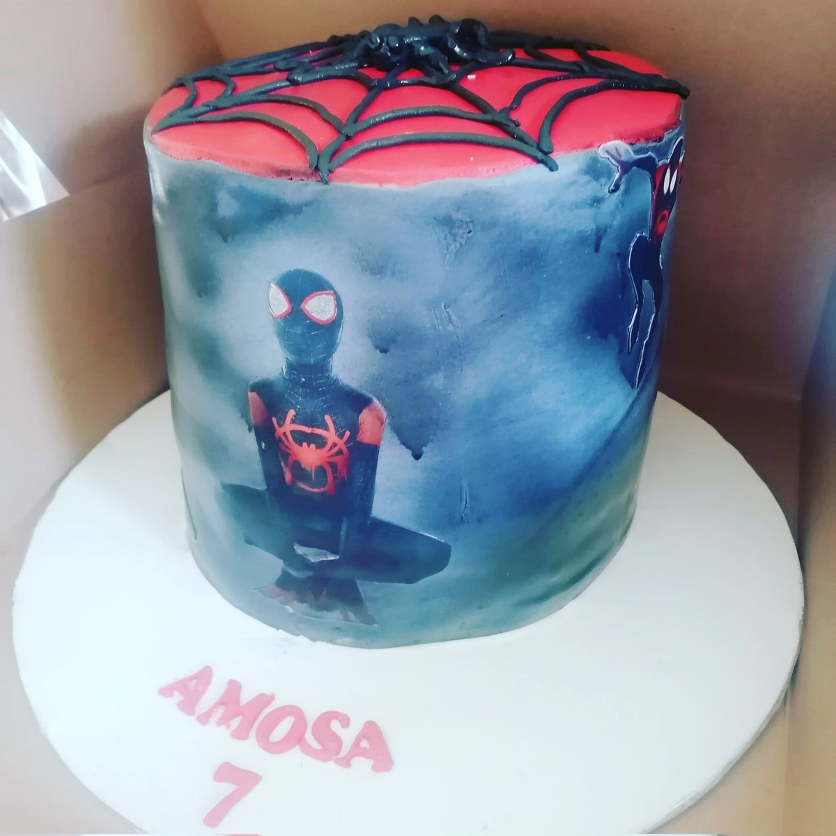 xolis_cakes's tweet photo. #cupcakes #cakes #rainbowcake #rainbowcupcakes #spidermancake #cakeart #cakedecorating #cakestagram #xoliscakes #buttericing #sugarart https://t.co/3pELgak9xZ
