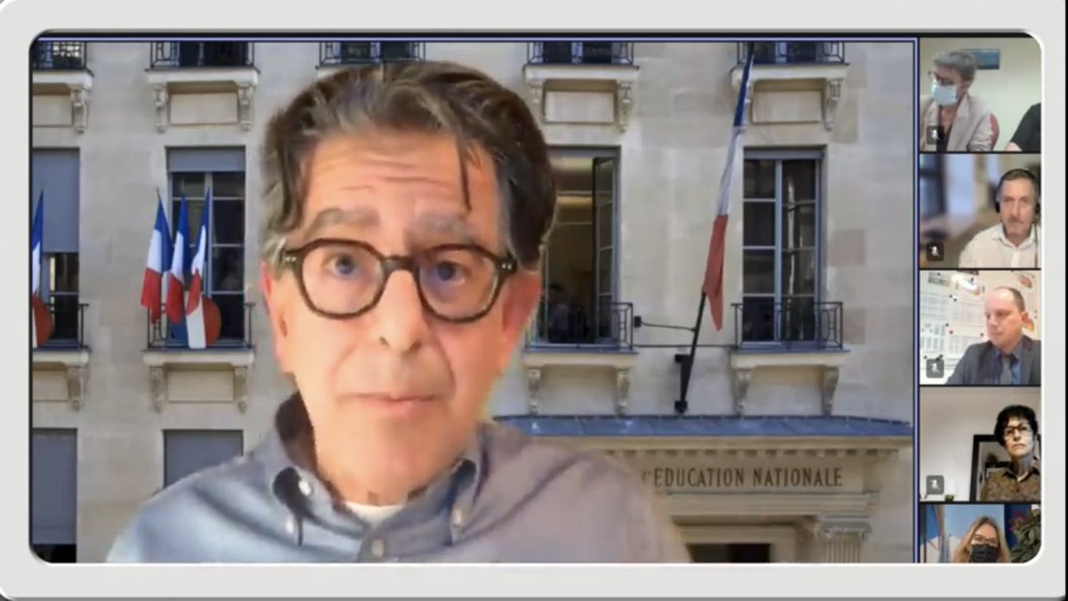 ClemiNormandie's tweet photo. #directIh2ef - Paul Mathias.IGESR- l’EMI doit éclairer le paysage informationnel dans lequel nous vivons. EMI et éducation à la citoyenneté sont donc étroitement liées . Le professeur documentaliste est donc le phare autour duquel vont graviter les disciplines https://t.co/JNMh6tlyMI