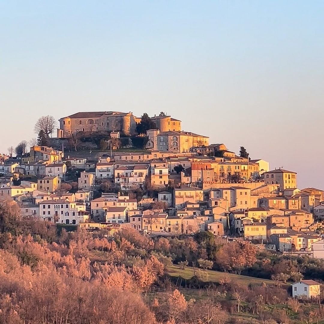 lucadel08's tweet photo. Uno dei borghi più belli d'Italia: Gesualdo! https://t.co/ZZBkF84y0h