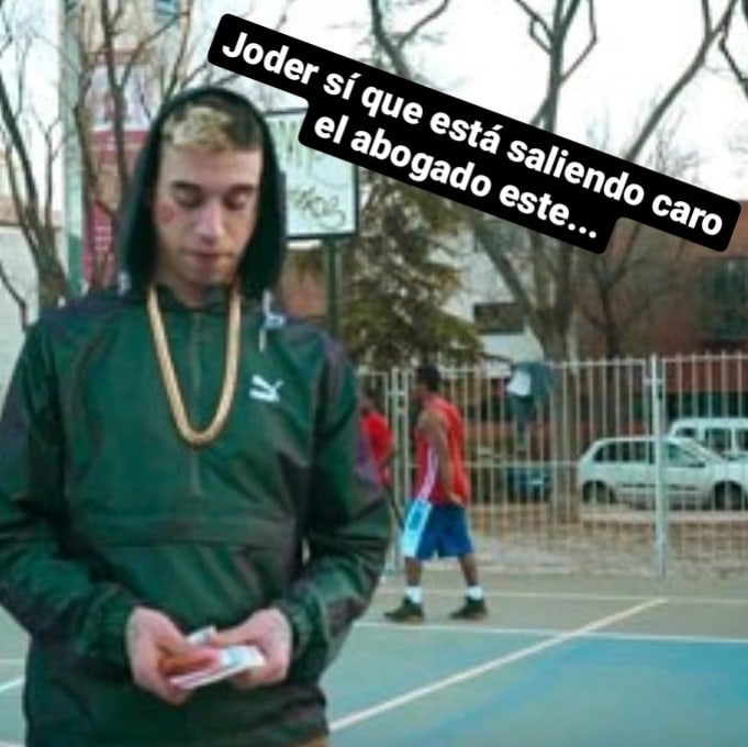 Mekoloco_'s tweet photo. Señor agente https://t.co/WLVLID6T88