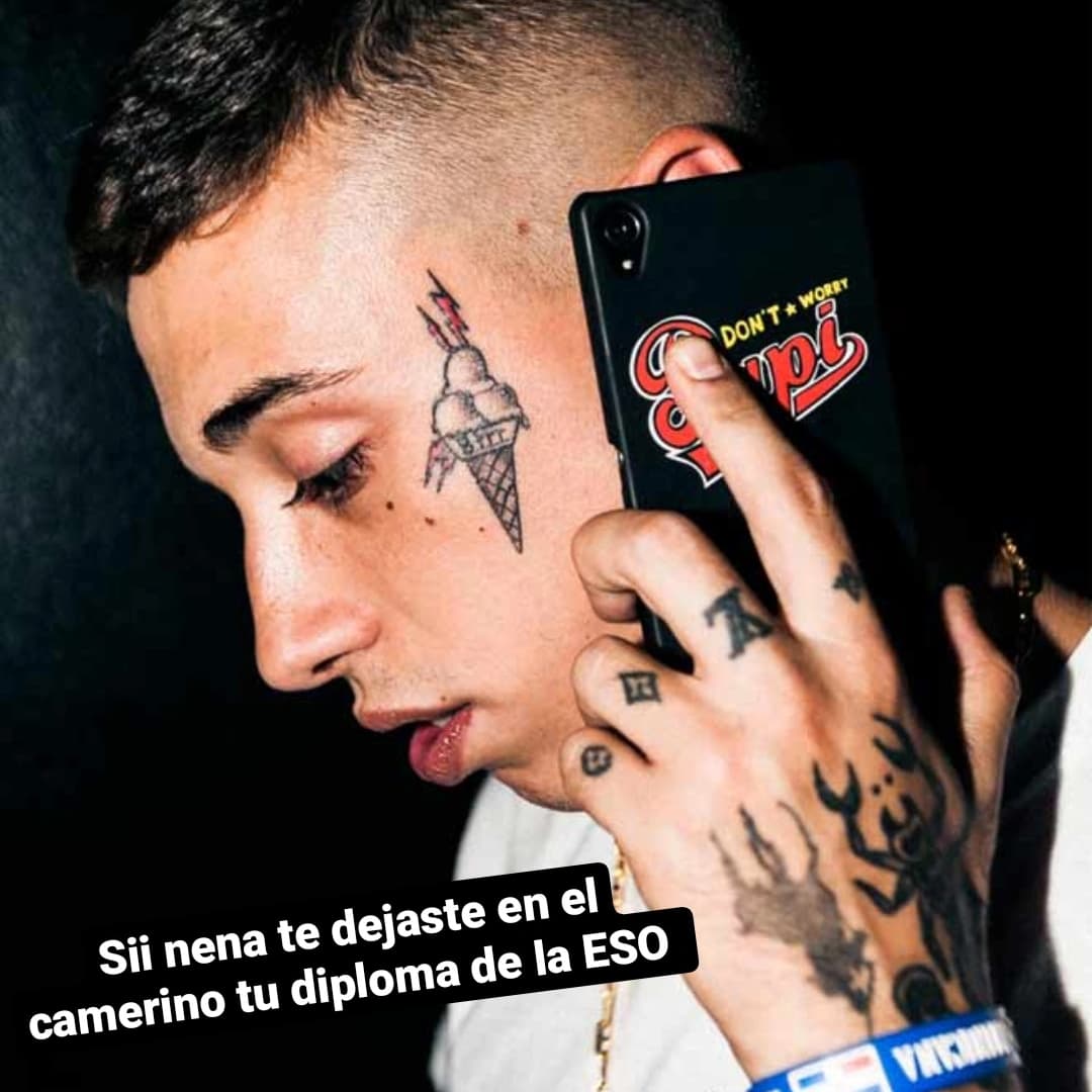 Mekoloco_'s tweet photo. Señor agente https://t.co/WLVLID6T88