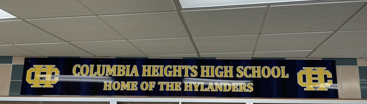 Had an elite visit at Current Gopher <a href="/Spencer10Alv/">Spencer Alvarez</a> ol’ stomping grounds! Thank you Coach Townsend and Columbia Heights High School for having me this morning! #RTB #mnblitz