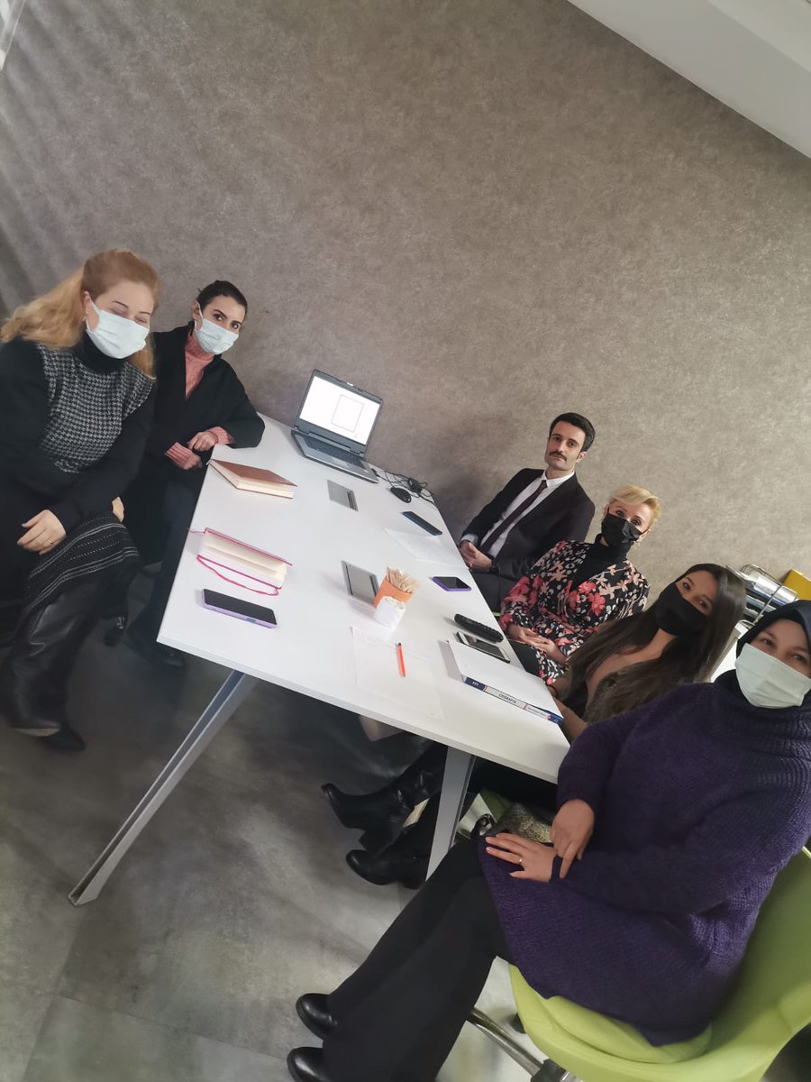 BİL Eğitim Kurumları Kurumsal İletişim ve Pazarlama Koordinatörü Sinan Kaya Çamlıca BİL Koleji ekibi ile hizmet içi eğitim kapsamında biraraya geldi.