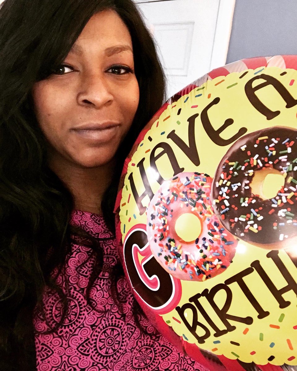 TheAuthorDoris's tweet photo. New year, new hairdo, and same ol me! 2022 is going to be the most amazing year! I can feel it in my heart! Thank you for the love, well wishes, and birthday messages.                 🥳 🎁 ❤️ 🎂 🥂 

#happybirthday #thisis36 #flowersandballoons #2022 #doristheauthor https://t.co/GBoxADkQI4