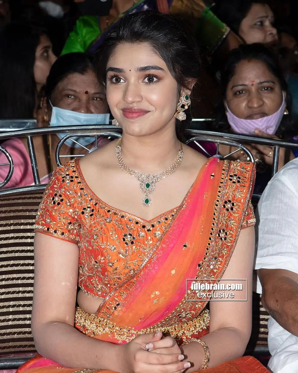 KrithiShettyTrends™ tweet media
