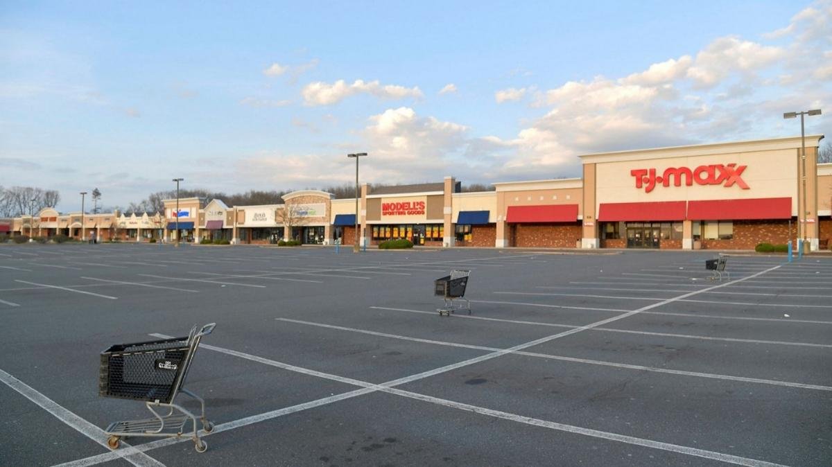 berkie1's tweet photo. Rethinking the Retail Strip 🏪
"If done well, once-shabby retail strips may become both a powerful symbol of the suburbs’ past, and the key to their bright future."
@MAPCMetroBoston
Full Report: https://t.co/KH3WtdIuK9 https://t.co/f8Xf4HjaQN