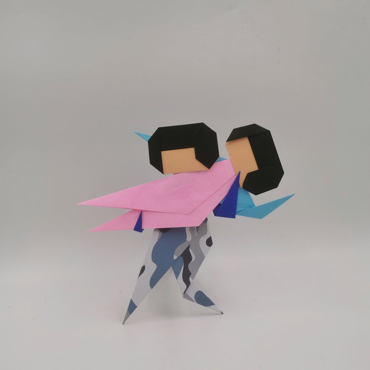 抱别人是公主抱
抱我就“123 起”是吧？