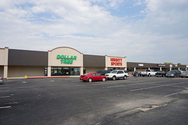 berkie1's tweet photo. Rethinking the Retail Strip 🏪
"If done well, once-shabby retail strips may become both a powerful symbol of the suburbs’ past, and the key to their bright future."
@MAPCMetroBoston
Full Report: https://t.co/KH3WtdIuK9 https://t.co/f8Xf4HjaQN