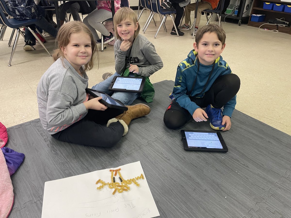 Creating a Sway for a fossil. This is a Gwale found in the forest. It’s a carnivore that ate small birds and dinosaurs. ⁦<a href="/Bostonkidscount/">Boston Elementary</a>⁩ ⁦<a href="/phillipsfavs/">Melissa Phillips</a>⁩