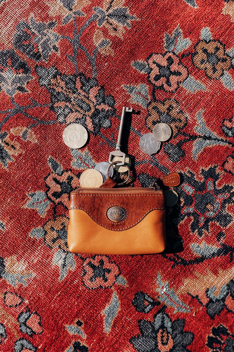 land_leather's tweet photo. We've got the perfect coin case for all your tiny treasures.
#PassionDiscoversAdventure
#wallets #walletsformen #leatherwallets #landleather #handmade #walletsize #mensfashion https://t.co/XBsALJHcqa