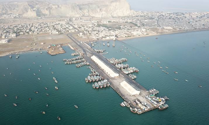 AmmadQureshiPTI's tweet photo. CPEC is not just a project between countries , its helps local bussiness around these areas . Actually middle or low class people directly entertained from that .
@COPHCofficial @Gwadar_Pro
@CathayPak @CMEC_Pak
#MeWithCPEC #MeAndCPEC https://t.co/UpSgippaao