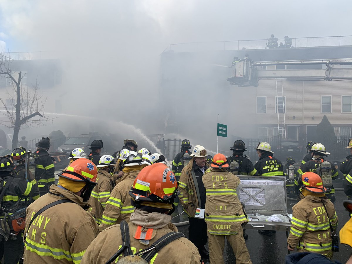 RT @FDNY: FDNY members are currently operating at a 2-alarm fire at 869 Fox Street in the Bronx. https://t.co/gA9MjUxFMr