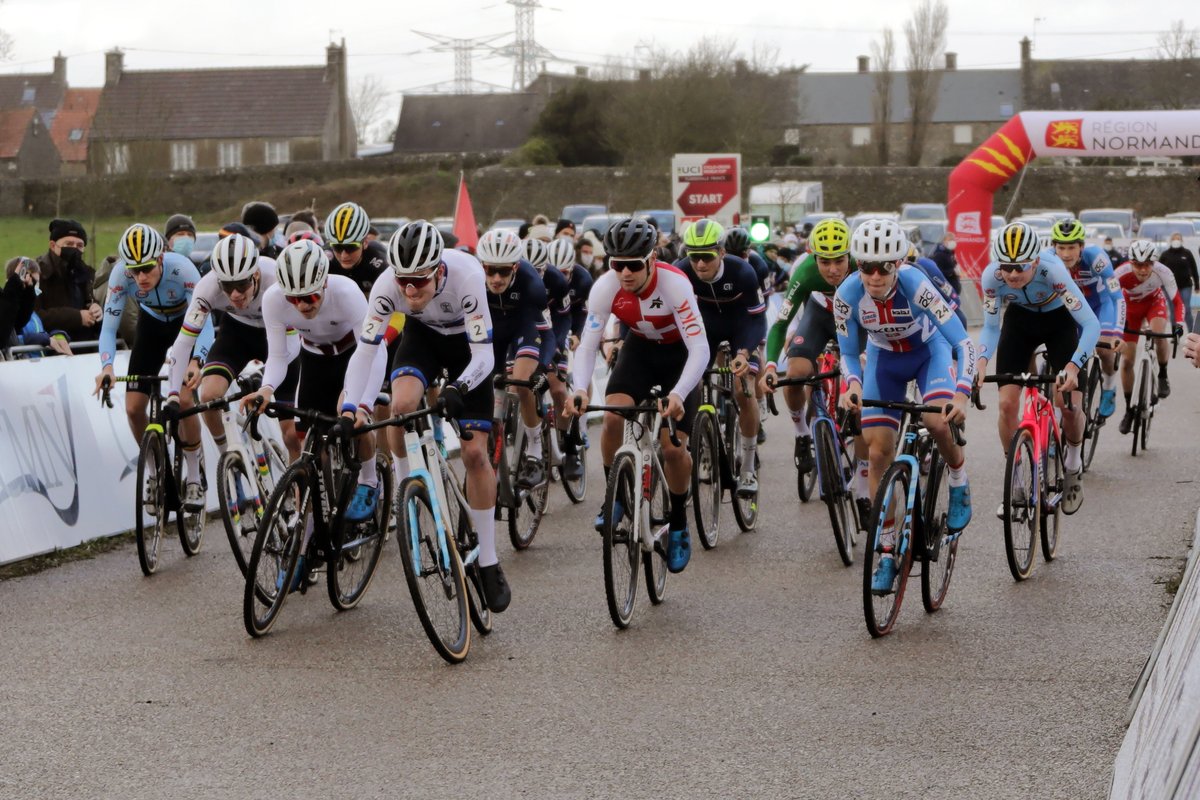 LaManche50's tweet photo. 🚲 COUPE DU MONDE DE CYCLOCROSS 💪

Retour en photos sur la Coupe du monde de cyclo-cross à Flamanville en présence des conseillers départementaux, Yvan Taillebois, Adele Hommet et Jacky Bouvet.

@CCencotentin #cyclocross #évènement #sportif #CoupeDuMonde #Flamanville #Manche https://t.co/ZTz3zj90Tw