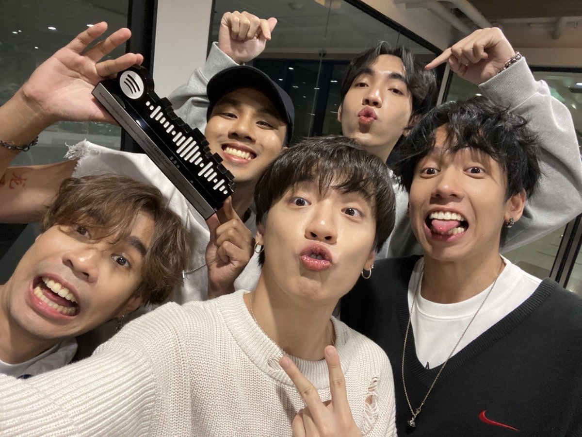 threemandown's tweet photo. -ศิลปินที่มียอดสตรีมสูงสุดของประเทศไทย
-ศิลปินกลุ่มที่มียอดสตรีมสูงสุดของประเทศไทย
-‘ถ้าเธอรักฉันจริง’ เพลงที่มียอดสตรีมสูงสุดของประเทศไทย
-ศิลปินไทยที่มียอดสตรีม��ูงสุด
-‘This City Won’t Be Lonely Anymore’ อัลบัมที่มียอดสตรีมสูงสุดของประเทศไทย
#spotifywrapped #spotifywrapped2021 https://t.co/5GeOTzloqE