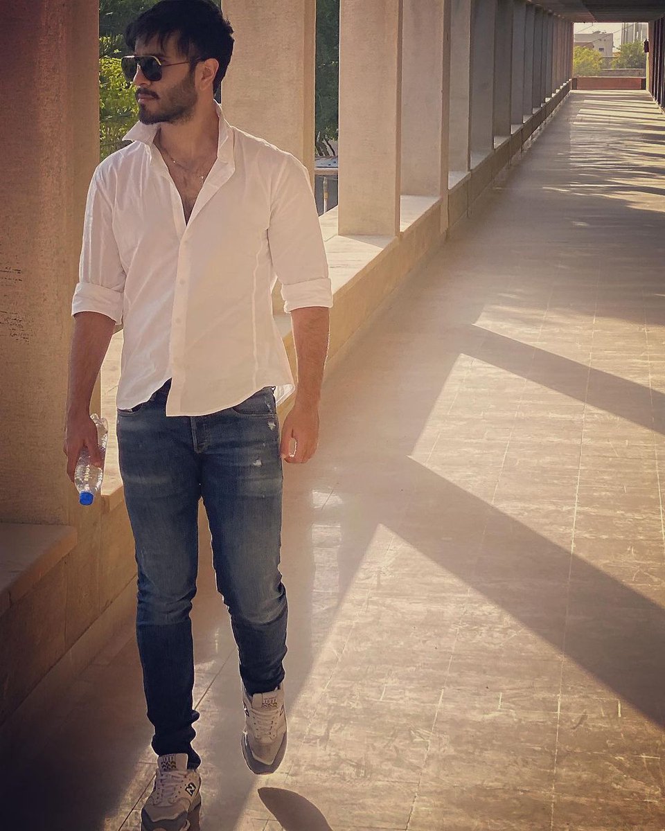 FjDevil01's tweet photo. He works from the heart and his acting is one of my favorite characters, especially the anger ones.🔥

#ferozekhan https://t.co/7a18gX71hV