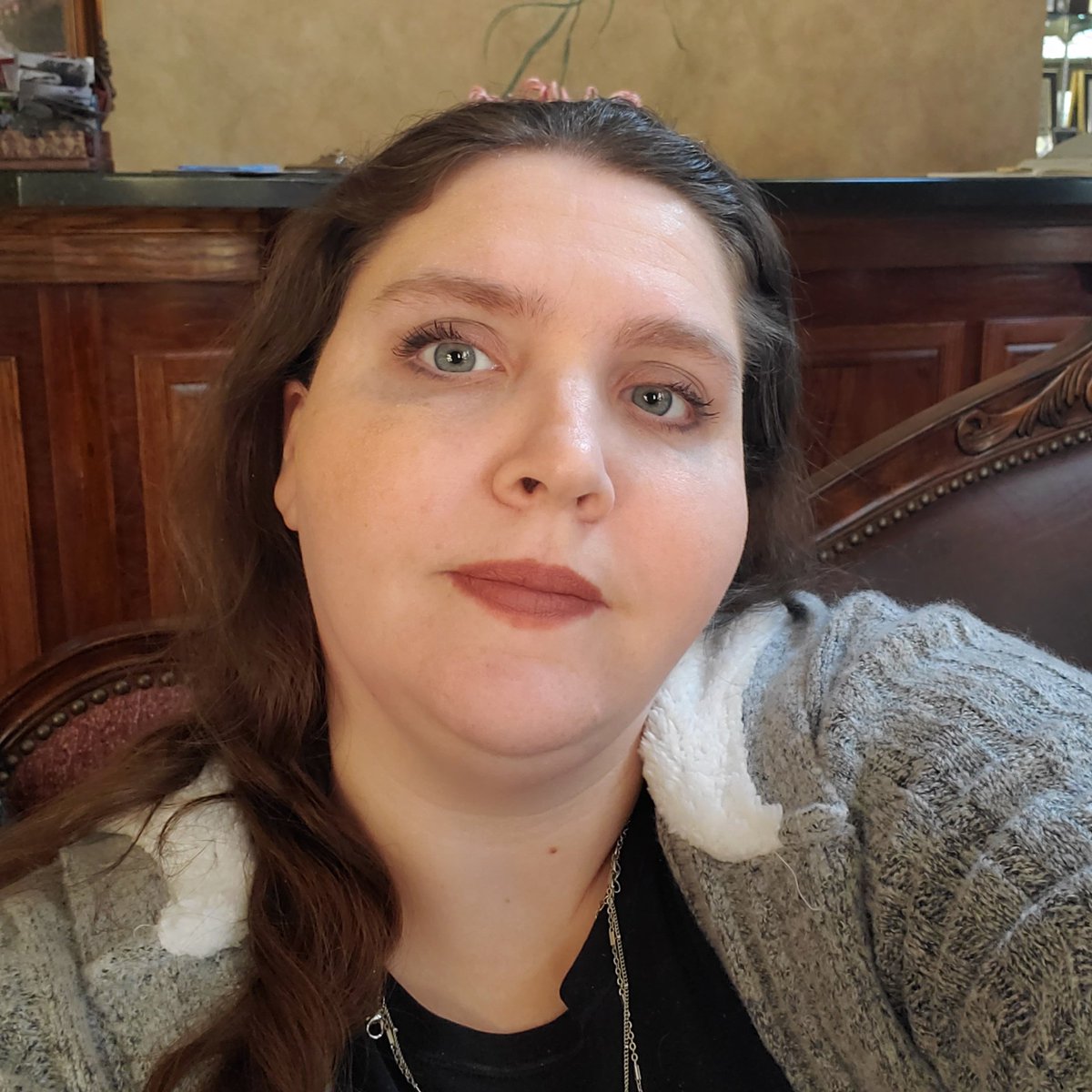 Ally_Knight14's tweet photo. Before family pictures needing to be prim and proper then after when I could let my hair be free. Not really the biggest fan of make-up but to make mom happy for pictures I'll deal. And it was more minimal than I thought it was gonna be. https://t.co/imIIJzmcuk