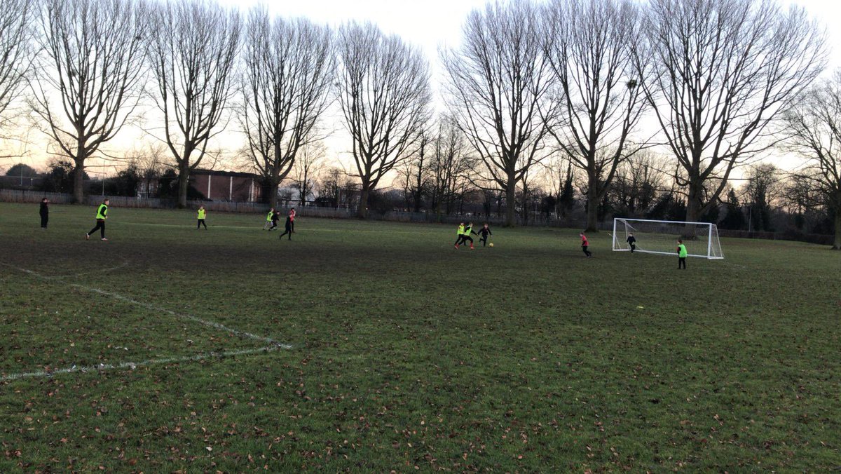 ac_kes's tweet photo. Awesome numbers at boys &amp; girls extra curricular football tonight! Great #Passion &amp; #Determination on show, from all! #HouseValues We also had Y10 Basketball 🏀 too! Well done to all who took part! #MoreActiveMoreOften #Opportunities @kesacademy https://t.co/F4cf5ETRCg
